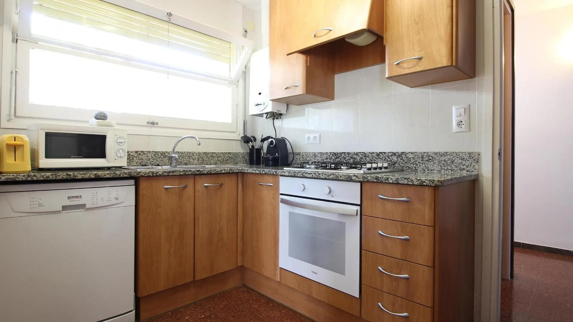 Vila Casa Amplia Con Jardin A 100M De La Playa De La Farella, Cerca Del Puerto De Llanca - Es-228-168 0*,  Španělsko